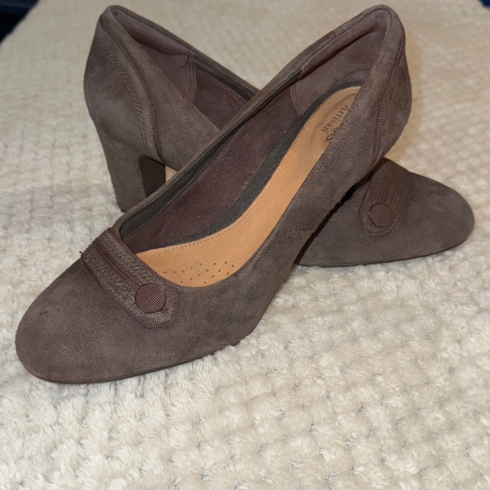 Clarks Heels, brown suede size 10